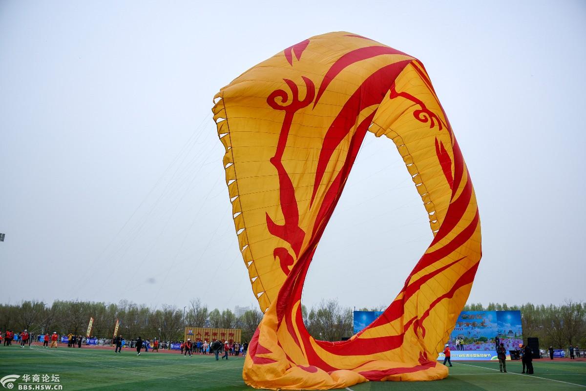 风筝中的巨无霸滚地龙风筝