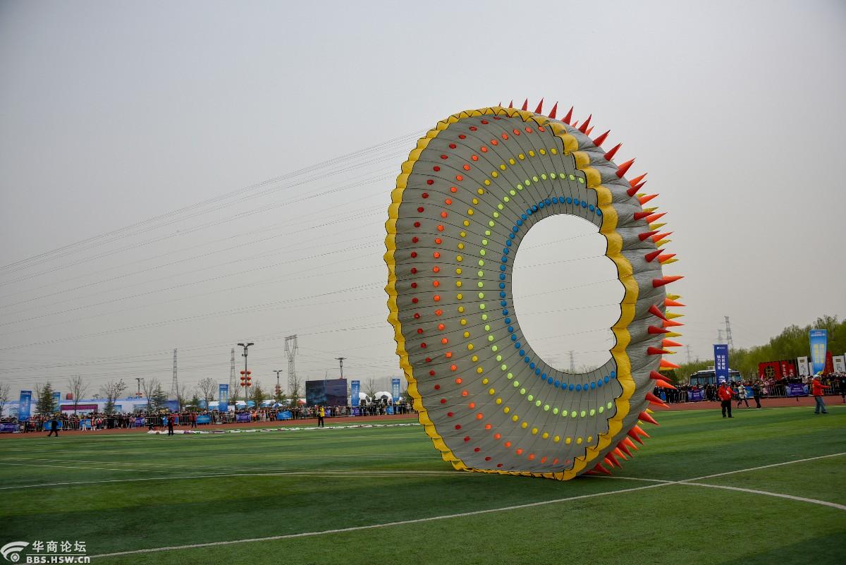 风筝中的巨无霸-滚地龙风筝-全民乱拍-华商论坛