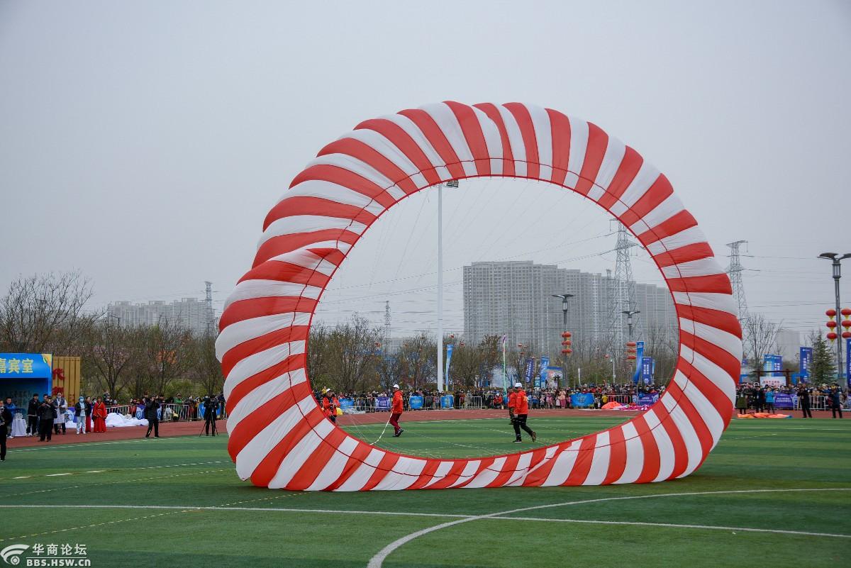 风筝中的巨无霸滚地龙风筝