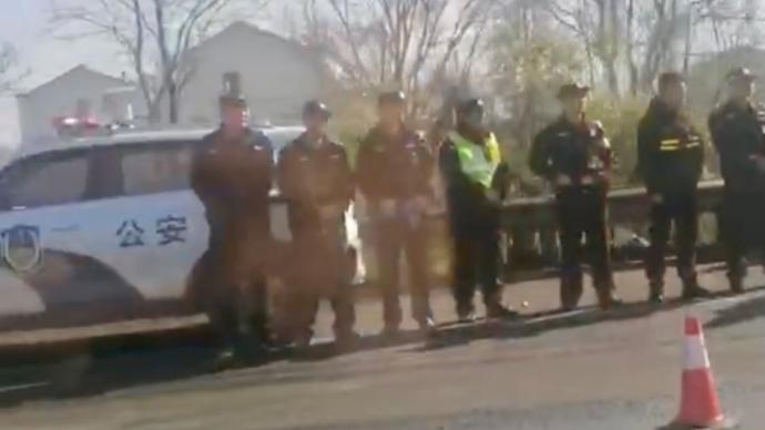 华商头条|沈海高速盐城段重大事故：货车穿过护栏撞大巴 11死19伤