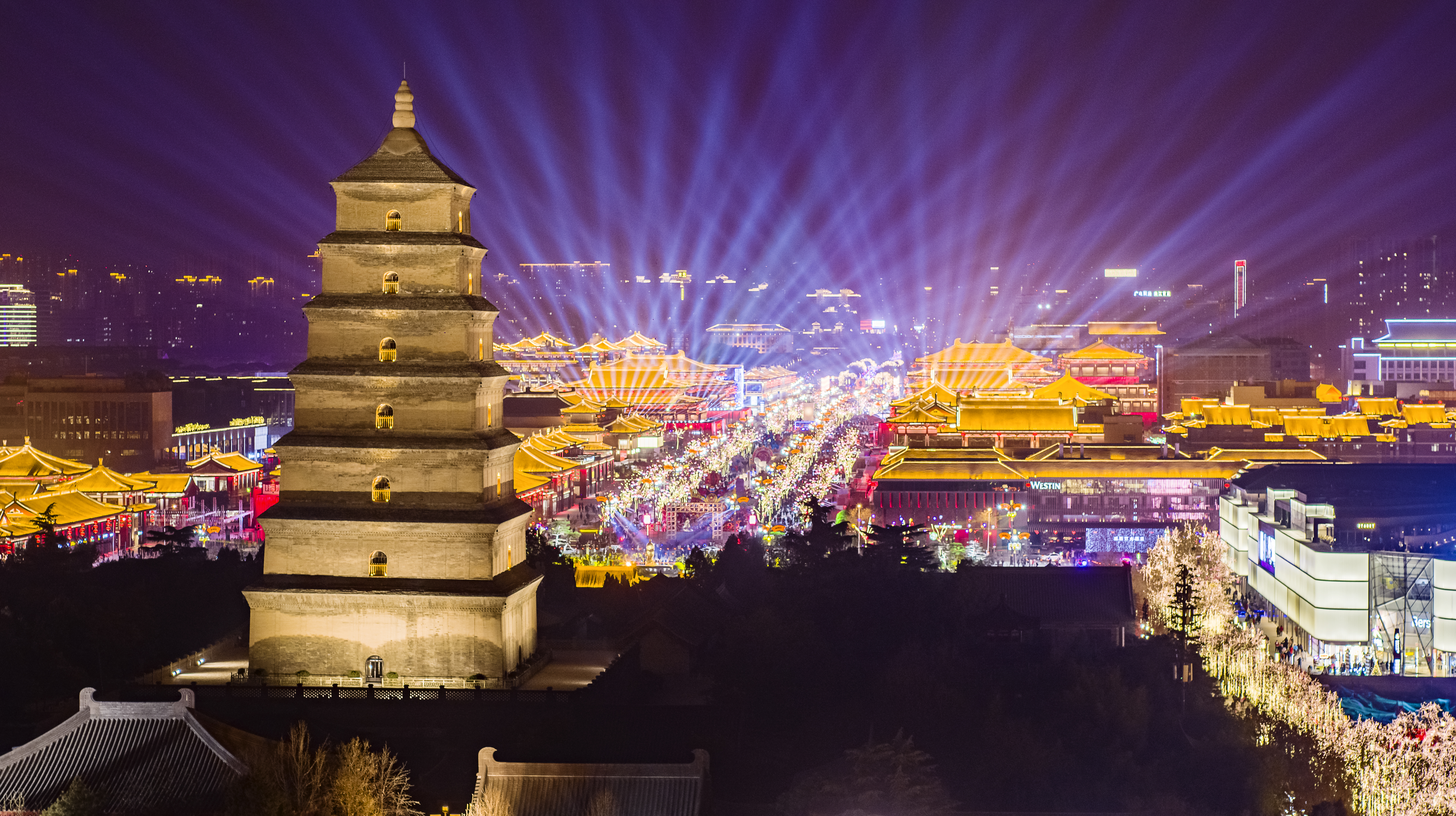 "网红"不夜城:当"盛唐文化"与"夜间经济"撞个满怀