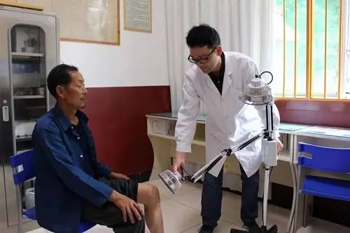 华商头条|村医陷后继无人困境：收入糊涂账 资金常拖欠克扣