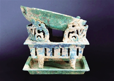 两千年前的“小火锅”啥样？咸阳西汉墓考古出土一套铜染炉