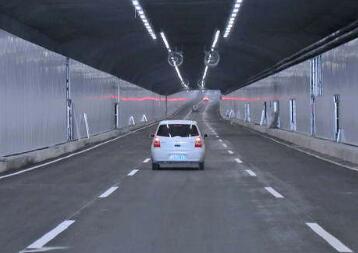 奥体隧道建成通车 约两分钟穿越灞河