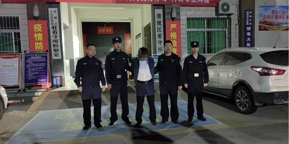 华商头条|男子为躲查酒驾突然强行冲卡 执勤人员被挂在车上拖行90余米