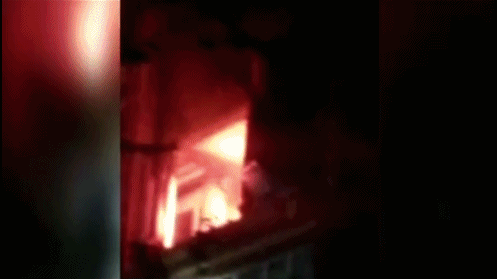 黑龙江哈尔滨一民宅煤气罐发生爆炸 一名被困阳台男孩获救