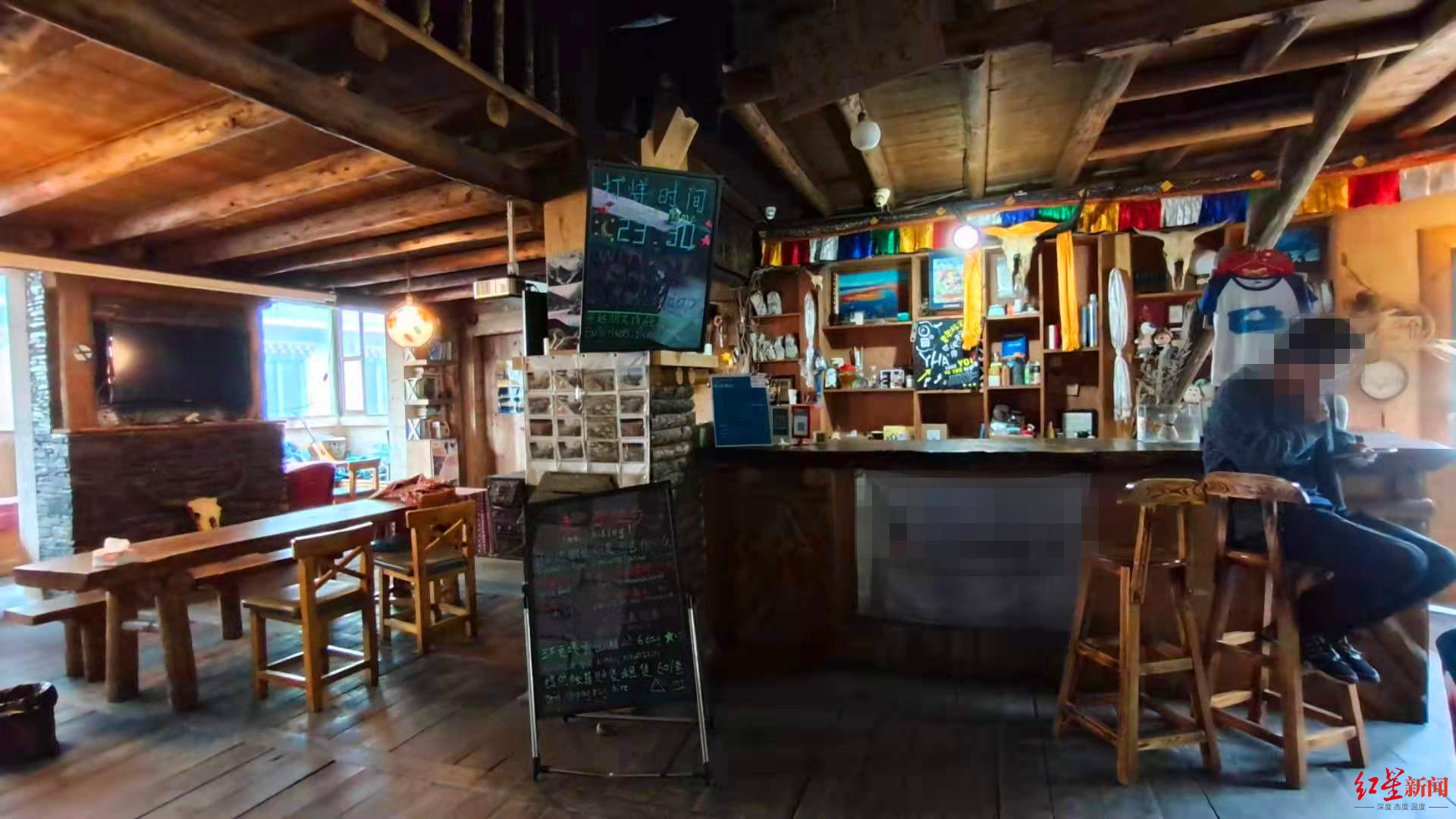 惠某上山前住的旅社。5月20日晚，惠某曾在左边的大厅内喝酒。
