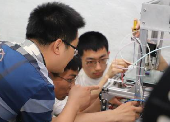 西安理工大学学生团队研发全彩色3D打印机 你想要的颜色它都有