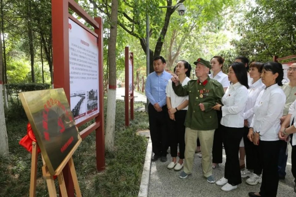 党史课堂“搬”到群众身边 莲湖区党史学习教育长廊于5月28日启用