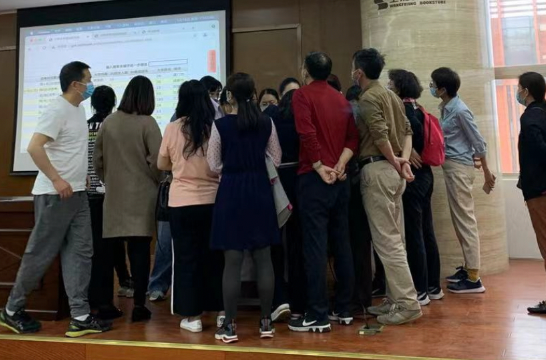 新华社调查：费用一涨再涨 高考志愿填报服务靠谱吗？