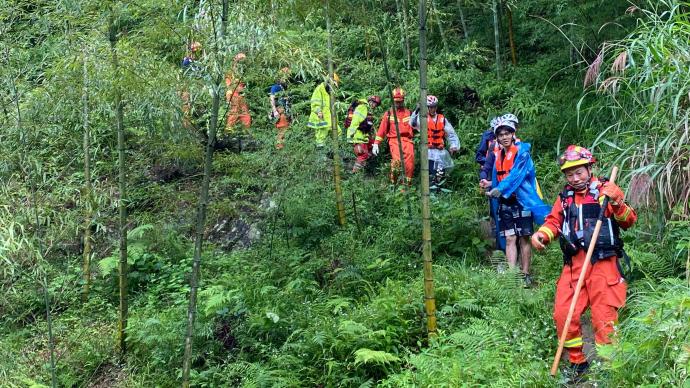 67名旅游爱好者因暴雨被困宁波山区 目前已全部安全转移
