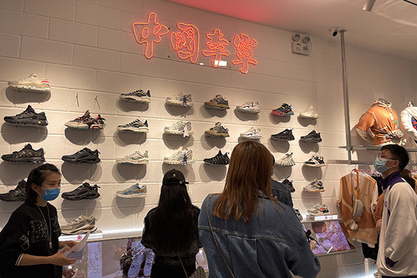 2021年3月28日，北京，西单大悦城李宁专卖店。人民视觉  资料图