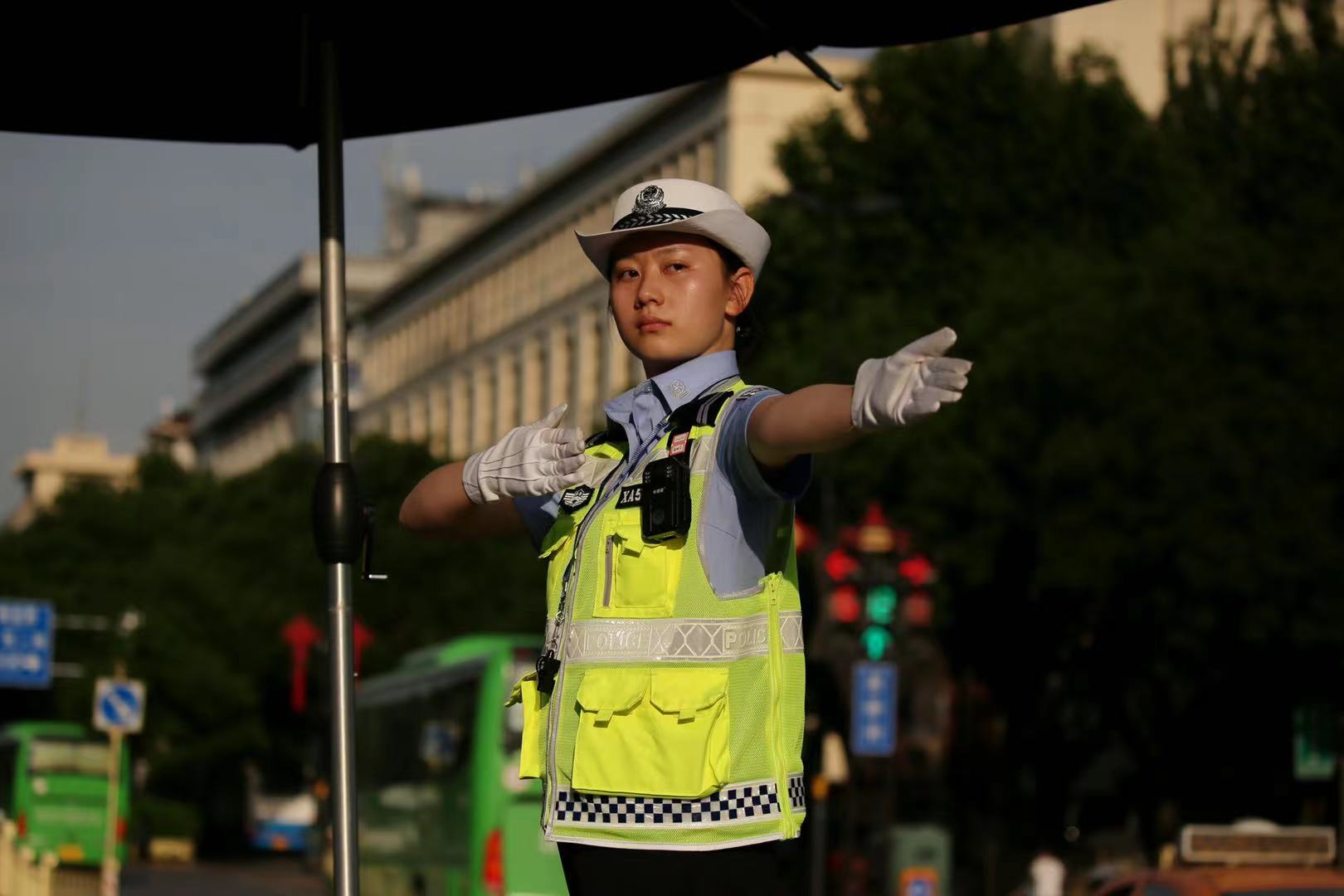 西安交警莲湖大队执勤一中队被公安部记集体一等功    女子示范岗、学习劝导站、缓解医院周边停车难等都是亮点