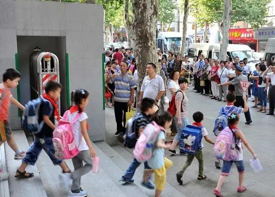 托管班来了！老师和学生都没寒暑假了吗？