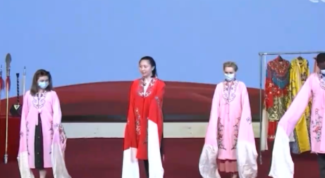 “要向世界发声，做中国与世界对话的桥梁！”