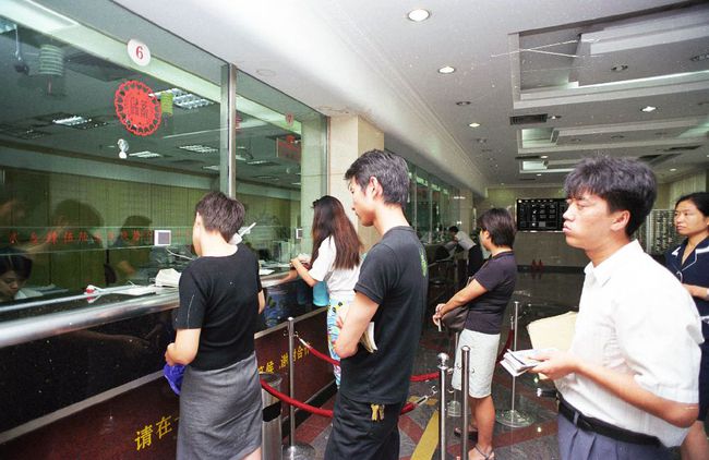 数字化时代,银行网点为啥还变多了?