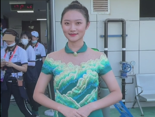 视频|青山绿水上身！十四运会颁奖礼服惊艳赛场