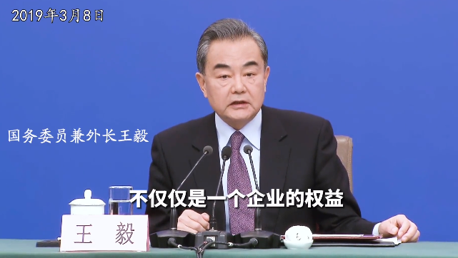 她的背后，是祖国！