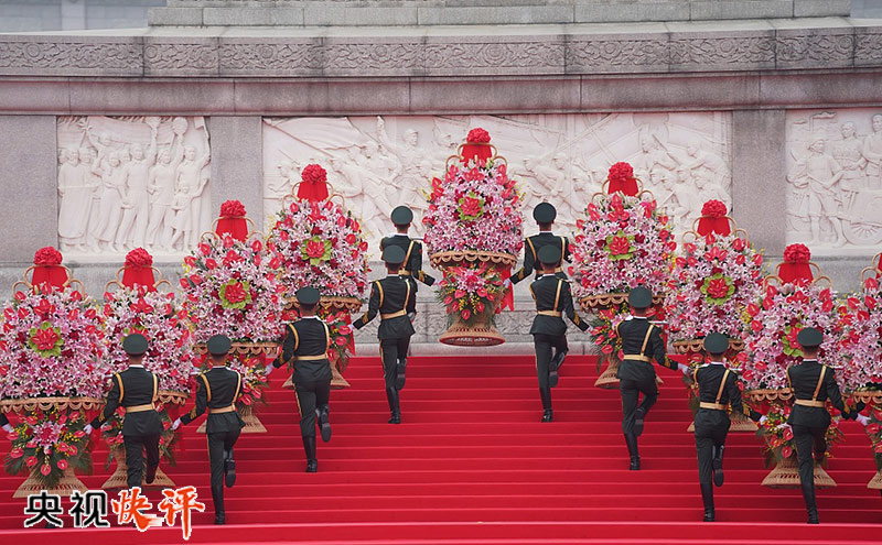 华商头条|【央视快评】沿着英雄足迹前行，我们从胜利走向新的胜利