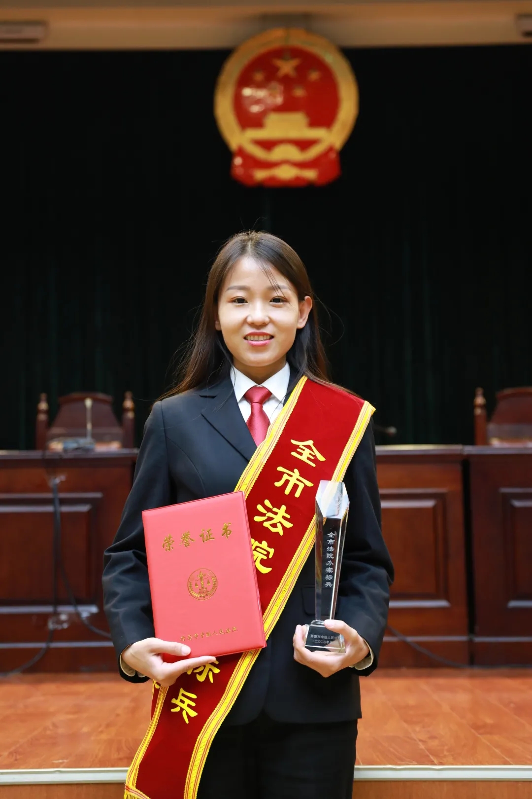 郭丽华:"让我们和生活打一仗"丨三秦最美法院人