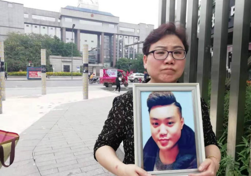 面馆劝人结账被捅身亡小伙未获评“见义勇为” 相关部门：不符认定条件