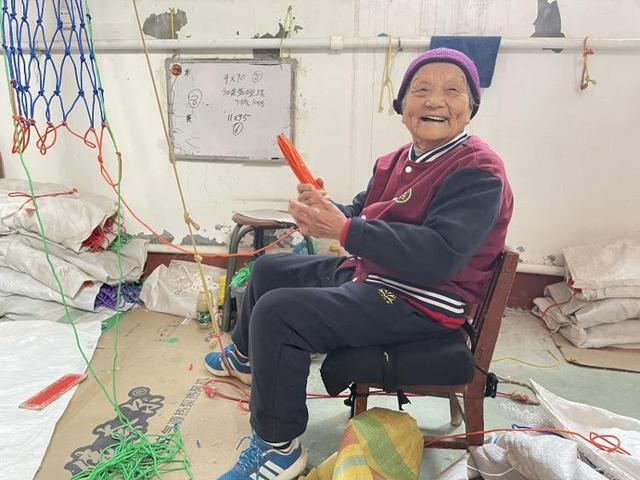 母亲河畔的中国丨绳网之乡李庄镇：村民家门口上班，绳网编出“致富网”