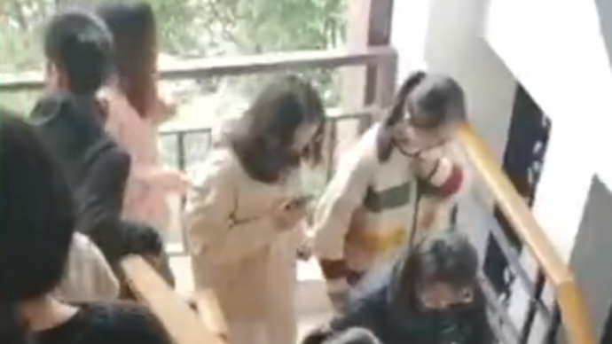 华商头条|江苏盐城居民称震感强 有幼儿园老师把睡午觉的孩子抱出教室