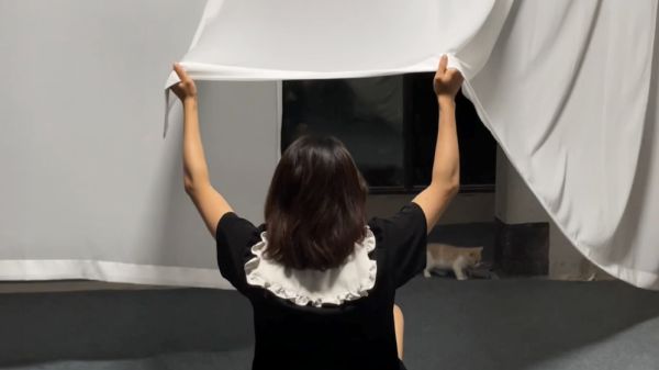打工十年入住毛坯房的95后女孩近况：拿到房产证 已在装修
