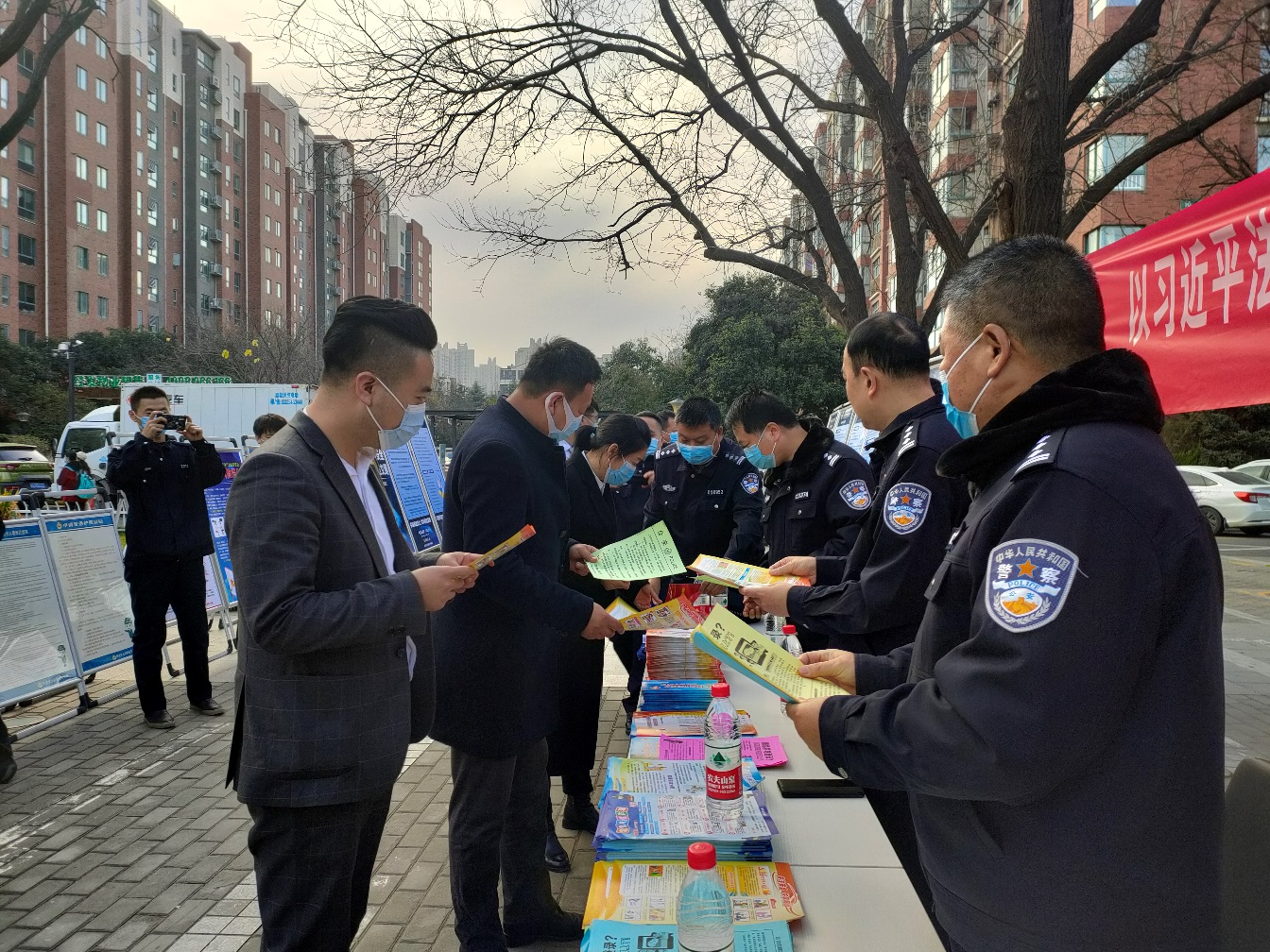 普法现场(组图)