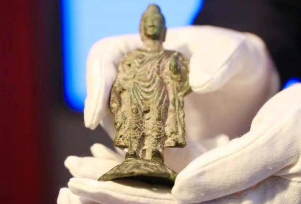 如何看待咸阳出土中国最早金铜佛像？专家：佛教造像艺术从传入就开始中国化