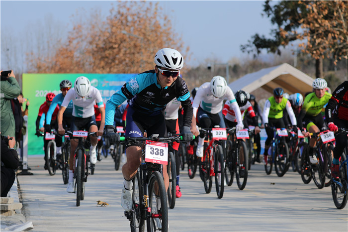 环秦岭第五届自行车联赛（第三站）举行 130余名运动员参赛