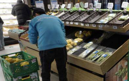 西安防控升级第二天 超市物资供应充足