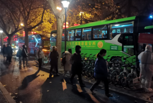 华商头条|护航考研曲江新区这么做：专车护送、“送考上门”还有爱心餐