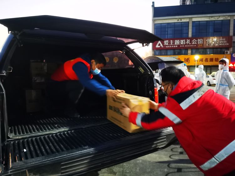 华商头条|寒风中流动的红马甲——陕西省信用联社防疫志愿者张帆速写