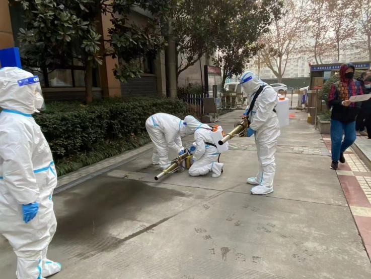 西安经开区联合专业团队进行社区消杀