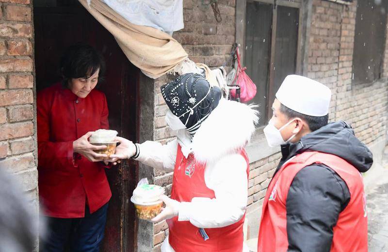 这个志愿者团队为一线防控人员和困难群体送餐上万份