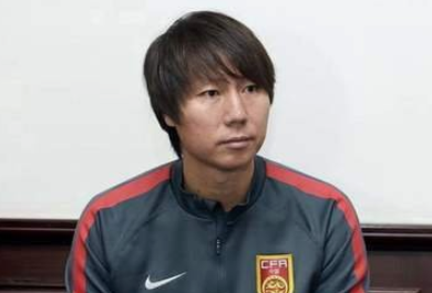国足惨败越南 网友刷屏：李铁对不起  