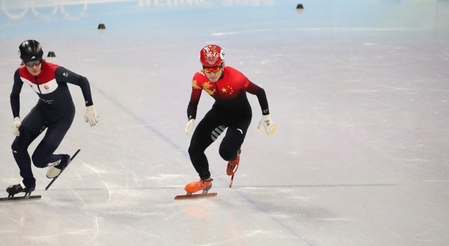 短道速滑男子1000米预赛，武大靖任子威顺利晋级