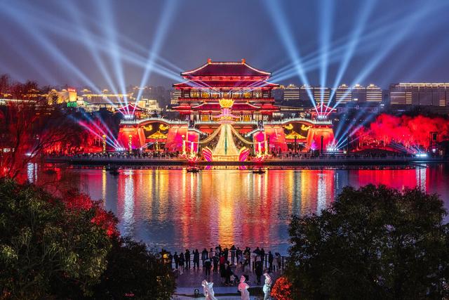 华商头条|游陕西新春灯会，看华灯盛景始争春