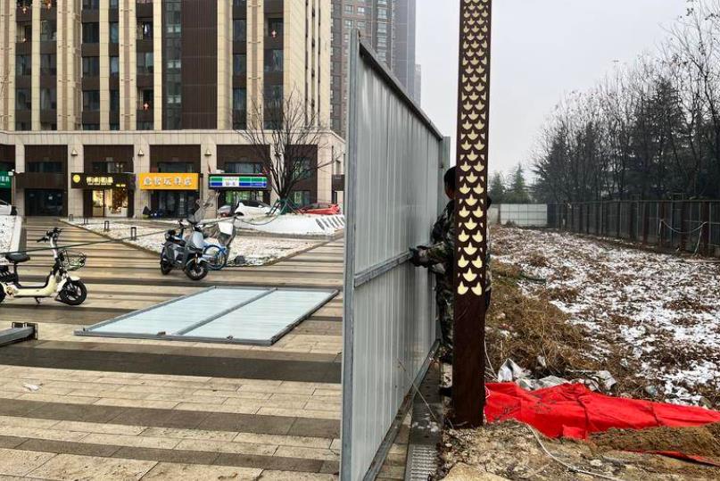 追踪|临着西沣路小广场的围挡开始拆除 口袋公园建设会继续推进