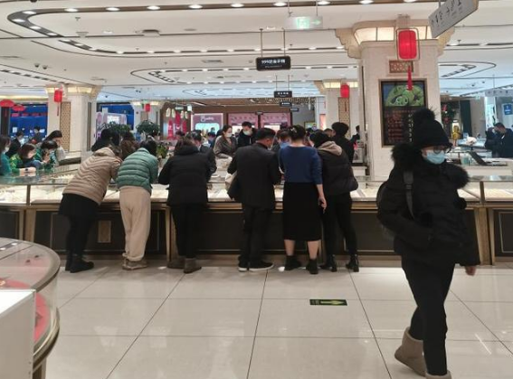 华商头条|金价大涨!“中国大妈”出手