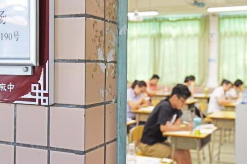 “教资”冲上热搜榜！这届年轻人为何热衷当老师？