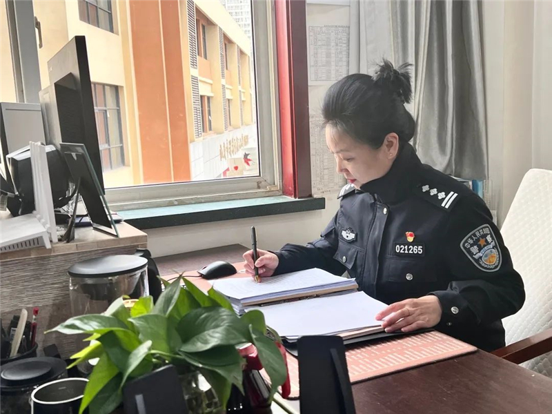 手术灯怎么打开警花绽放在长安 ｜ 陆婕：是“文艺女神”也是“拼命三娘”_https://www.jmylbn.com_新闻资讯_第5张