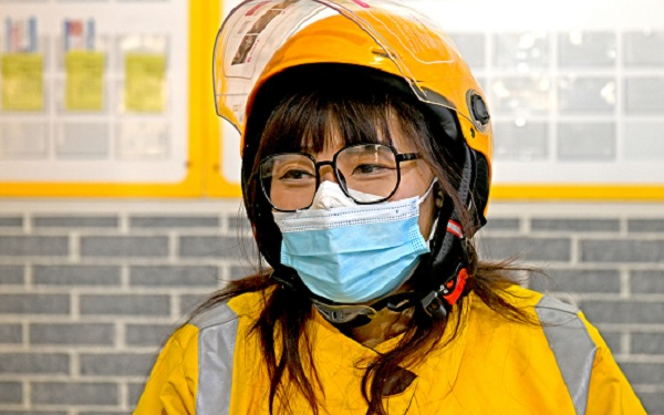 三八节专题：最飒的她|“接单王”韩振丽 最忙时一天送60单外卖