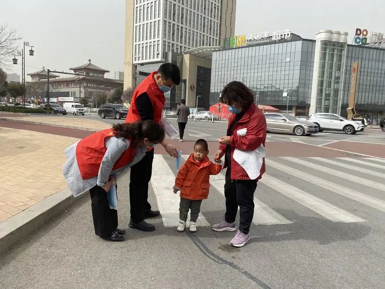 华商头条|高陵区：志愿服务在一线 抗击疫情我先行