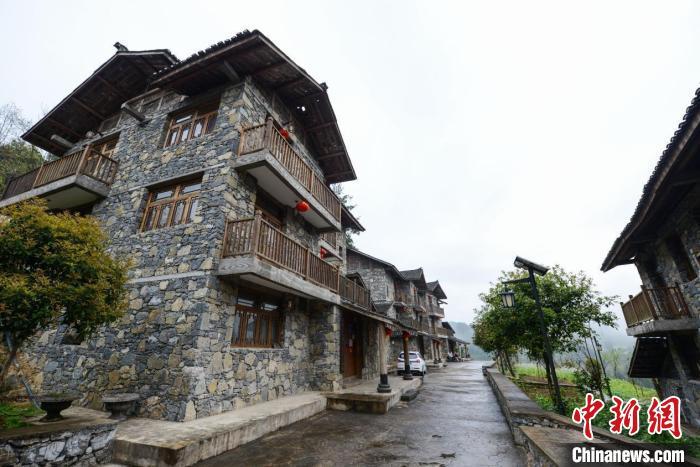 酉阳楠木湾巴渝民宿。　何蓬磊 摄