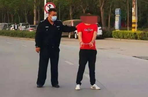 咸阳一出租车与电动三轮车相撞后逃逸 三轮车上一人不幸死亡