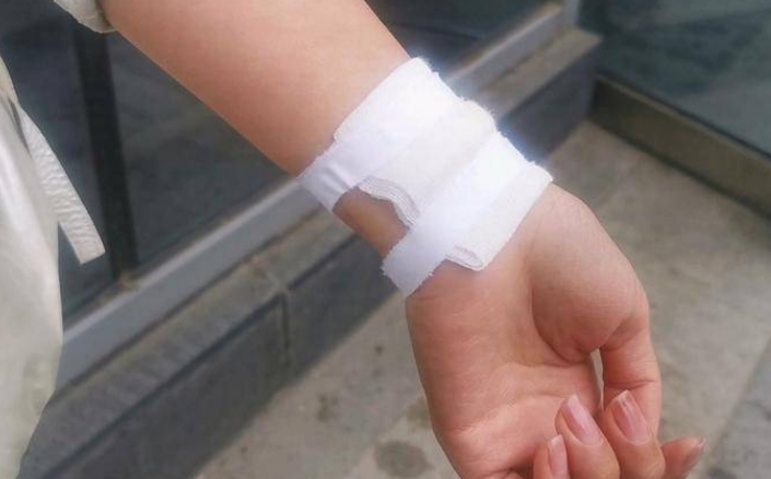 西安女子称没有摆摊货物却遭到暂扣 城管回应：不配合执法