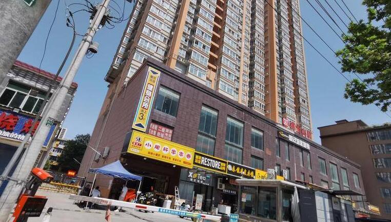西安博大尚居小区仅一栋楼 楼上住户管控楼下商户却正常营业