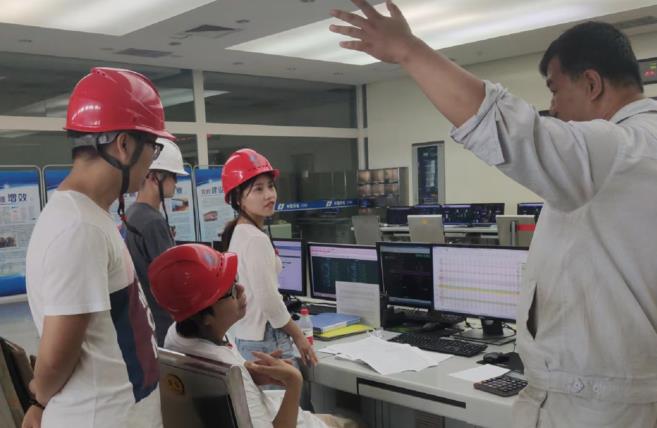 职业趣多多之碳核查员：95后女孩成“科普达人” 摸清企业“碳家底”